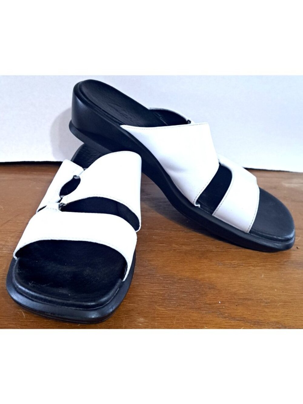 Clarks Elite Women's 9M White Leather Cutout Wedge Sandals Slides Y2K